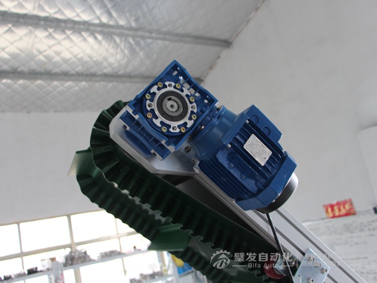 裙邊擋板爬坡輸送機 裙邊擋板爬坡輸送機