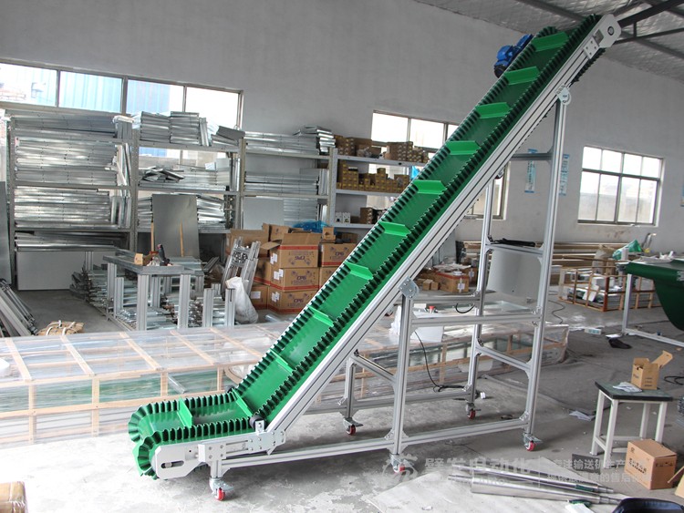 裙邊擋板爬坡輸送機 裙邊擋板爬坡輸送機