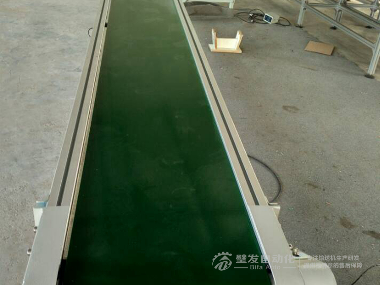 180度轉彎機銜接直線輸送機