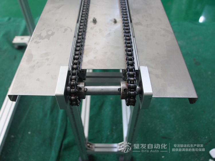 兩側(cè)加工作臺(tái)非標(biāo)鏈條輸送機(jī) 兩側(cè)加工作臺(tái)非標(biāo)鏈條輸送機(jī)